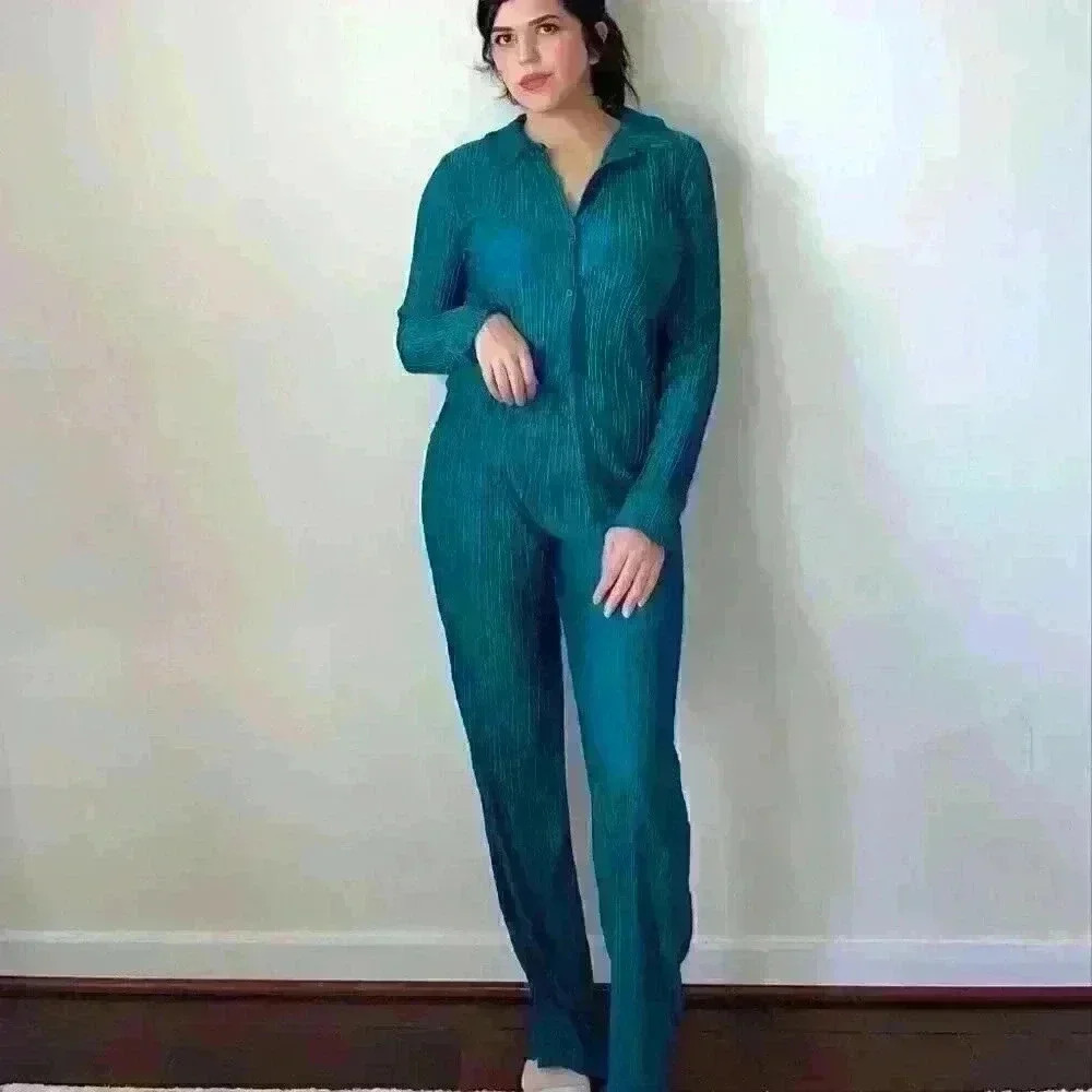 Two piece shirt adn pants set in emerald